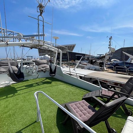 Yate Aloha Hotel ซานต์อาเตรียเดเบซอซ ภายนอก รูปภาพ