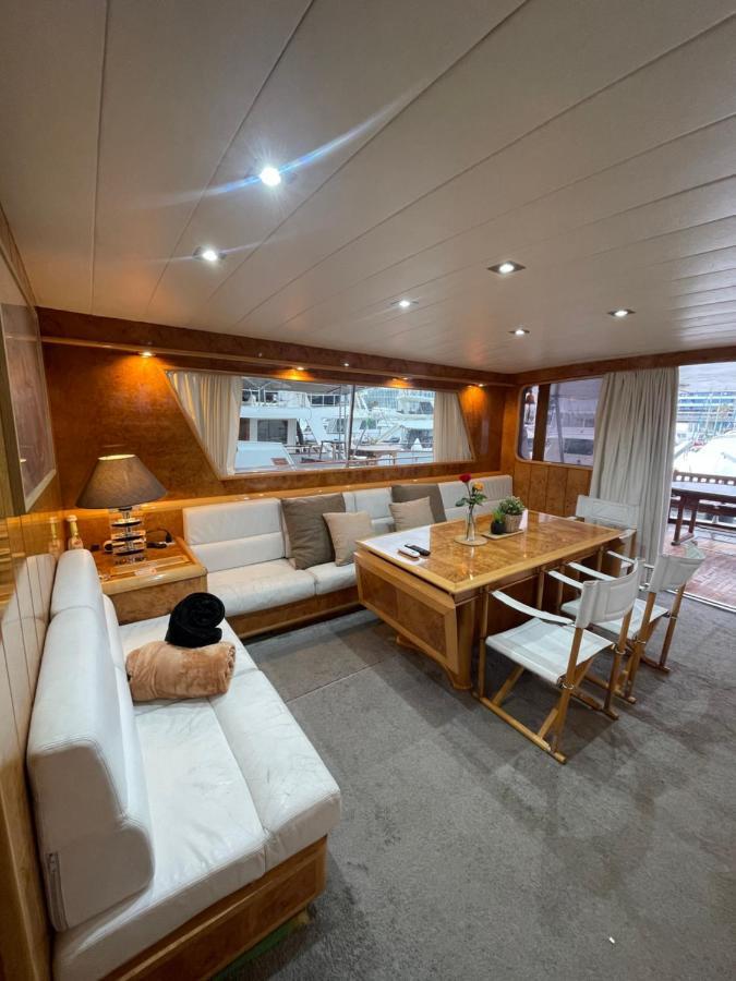 Yate Aloha Hotel ซานต์อาเตรียเดเบซอซ ภายนอก รูปภาพ