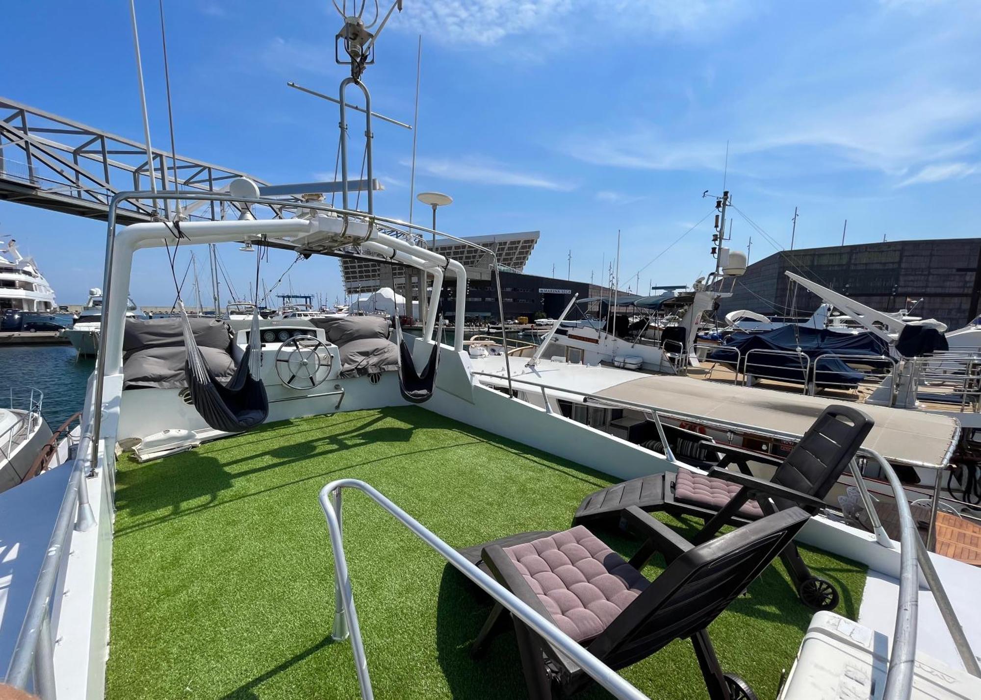 Yate Aloha Hotel ซานต์อาเตรียเดเบซอซ ภายนอก รูปภาพ